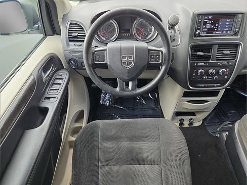 Used 2019 Dodge Grand Caravan SE FWD image 14