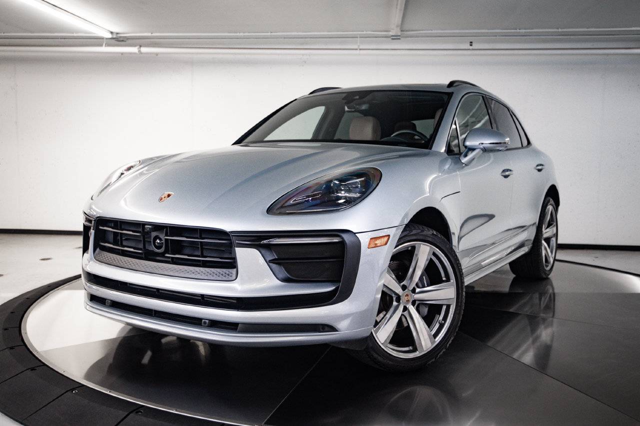 Certified 2026 Porsche Macan AWD/4WD image 1