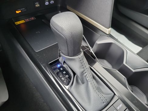 Used 2025 Toyota Camry LE image 29