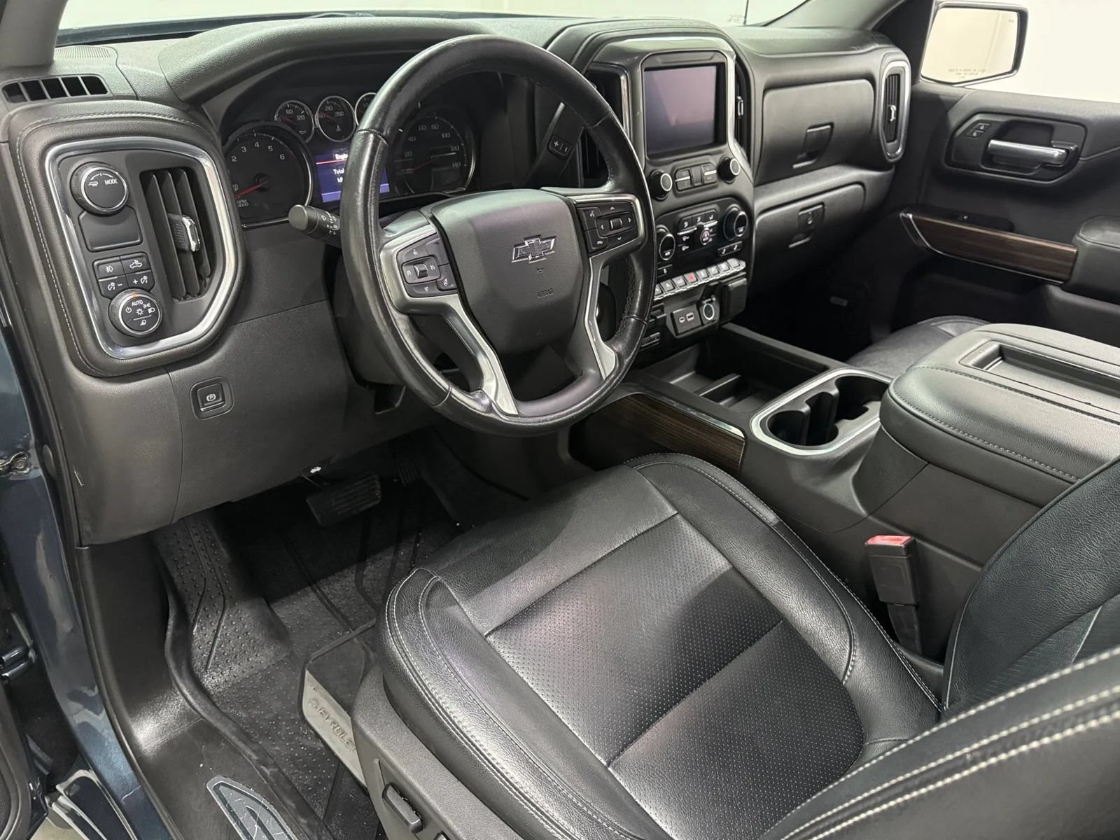 Used 2020 Chevrolet Silverado 1500 RST w/ Texas Edition RWD image 10