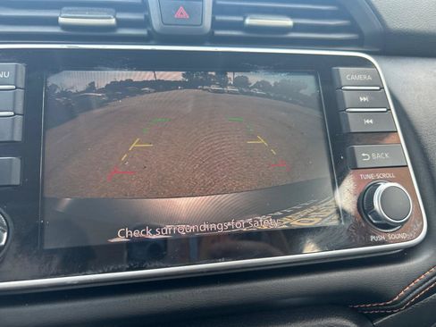 Used 2020 Nissan Versa SR FWD image 15
