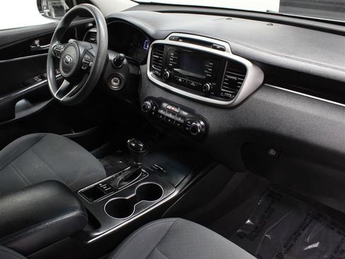 Used 2017 Kia Sorento AWD image 10
