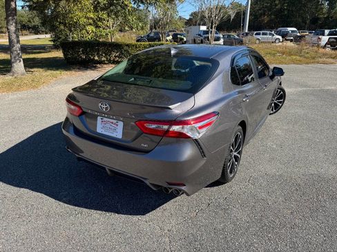 Used 2020 Toyota Camry SE image 6