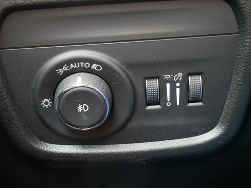 Used 2022 Jeep Grand Cherokee L Overland w/ Luxury Tech Group IV AWD/4WD image 16