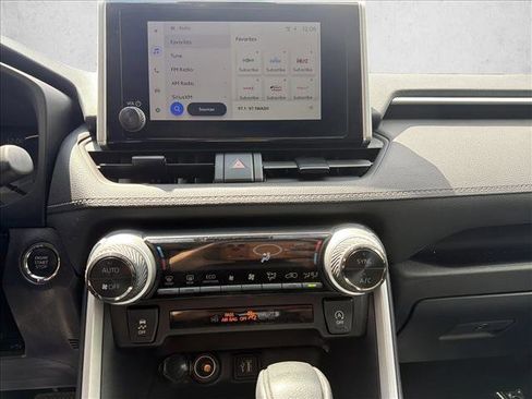 Used 2025 Toyota RAV4 XLE AWD/4WD image 19