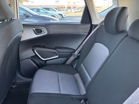 Used 2025 Kia Soul LX w/ LX Technology Package FWD image 37