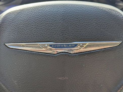 Used 2018 Chrysler Pacifica Limited w/ Advanced Safetytec Group FWD image 12