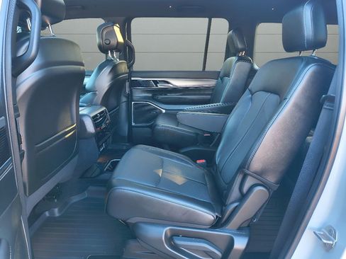 Used 2024 Jeep Wagoneer Series II image 36