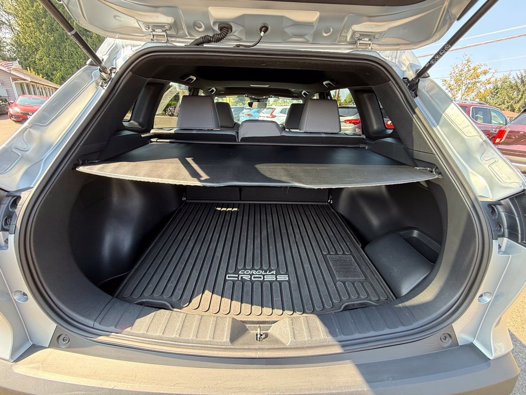 Used 2023 Toyota Corolla Cross AWD Hybrid w/ Moonroof Package image 14