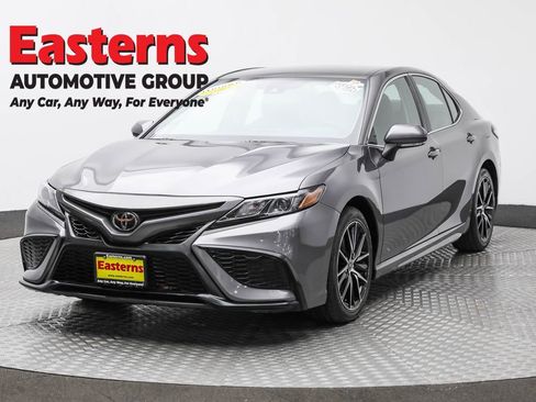 Used 2024 Toyota Camry SE image 1