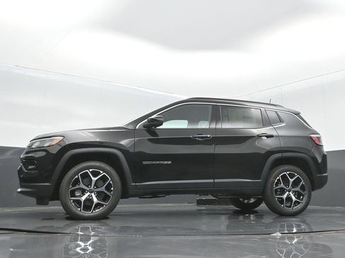 Used 2025 Jeep Compass Limited image 29