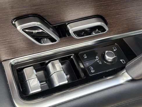 Used 2023 Land Rover Range Rover SE image 16