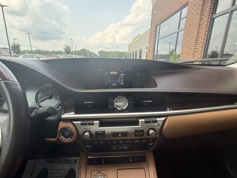 Used 2017 Lexus ES 350 w/ Premium Package FWD image 24