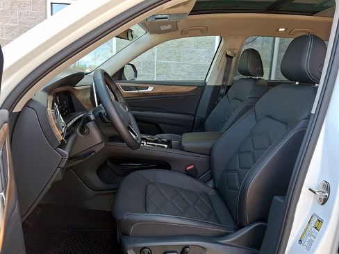 Certified 2025 Volkswagen Atlas SE w/ Panoramic Sunroof Package image 14