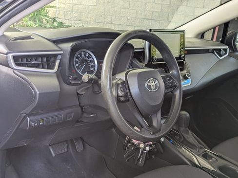 Used 2020 Toyota Corolla LE FWD image 3