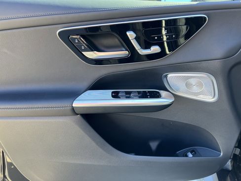 Used 2025 Mercedes-Benz GLC 350e 4MATIC image 14