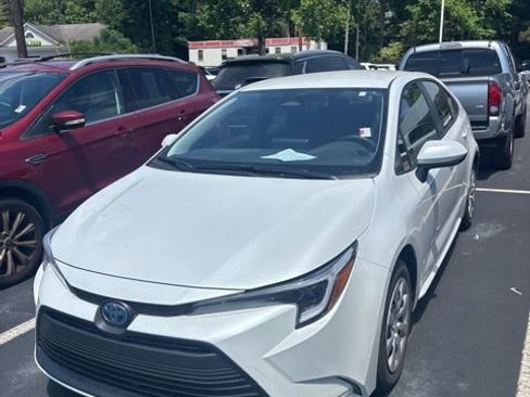 Used 2025 Toyota Corolla LE w/ Convenience Package FWD image 1