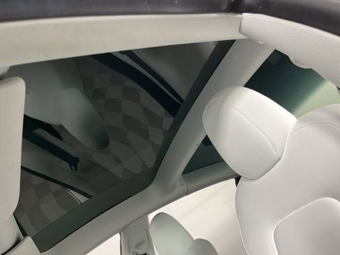 Used 2023 Tesla Model 3 Standard Range image 32