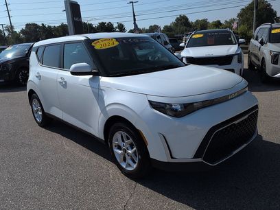 Used 2024 Kia Soul LX w/ Option Group 015