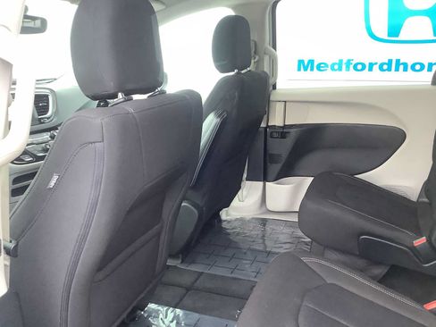 Used 2023 Chrysler Voyager LX FWD image 12