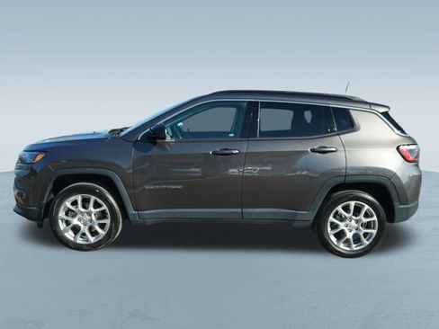 Used 2022 Jeep Compass Latitude image 4