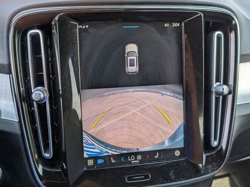 Used 2023 Volvo XC40 B5 Core image 14