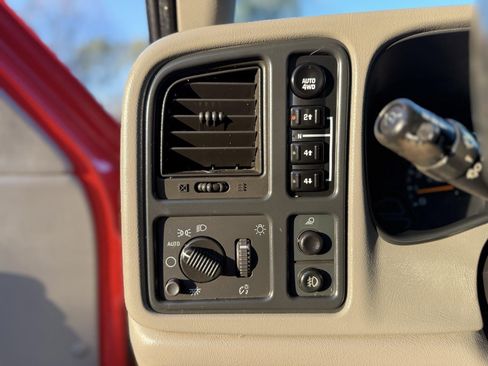 Used 2005 GMC Sierra 1500 SLT w/ Light Duty Power Package image 29