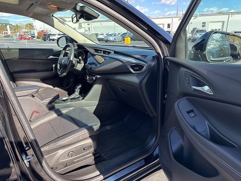 Used 2022 Buick Encore GX Essence w/ Experience Buick Package AWD/4WD image 33