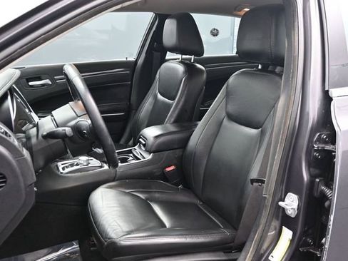 Used 2019 Chrysler 300 Touring L w/ Quick Order Package 22F image 11