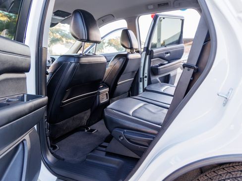 Used 2023 Nissan Pathfinder SL w/ Lighting Package (N92) image 46