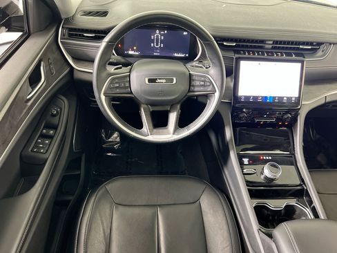 Used 2022 Jeep Grand Cherokee Limited image 23