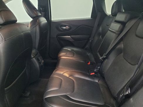 Used 2019 Jeep Cherokee Limited image 18