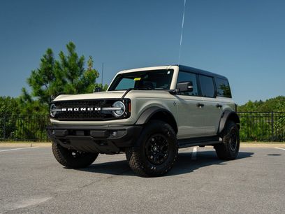 New 2025 Ford Bronco Outer Banks w/ Sasquatch Package