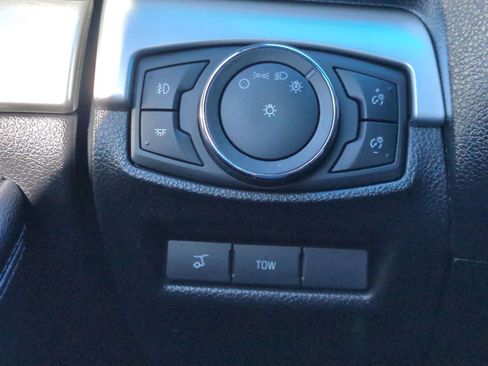 Used 2017 Ford Explorer XLT w/ Equipment Group 201A AWD/4WD image 28