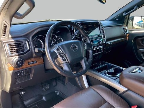 Used 2022 Nissan Titan Platinum Reserve w/ Moonroof Package AWD/4WD image 18