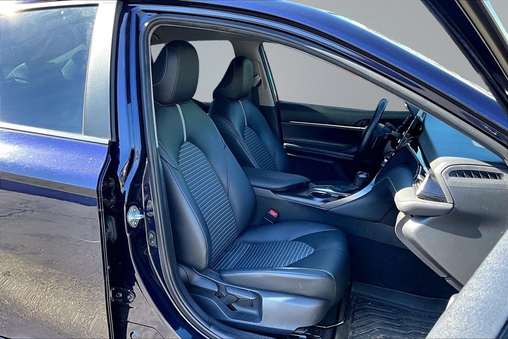 Used 2022 Toyota Camry SE w/ Carpet Mat Package (TMS) FWD image 16