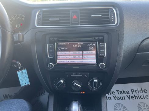 Used 2012 Volkswagen Jetta SE FWD image 18