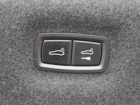 Used 2022 Porsche Taycan 4S image 40