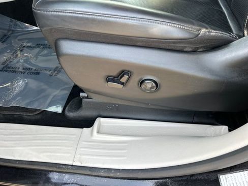 Used 2023 Chrysler Pacifica Touring-L image 10