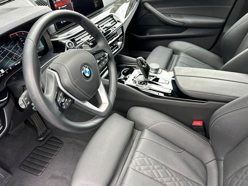 Used 2023 BMW 530i w/ Convenience Package RWD image 9