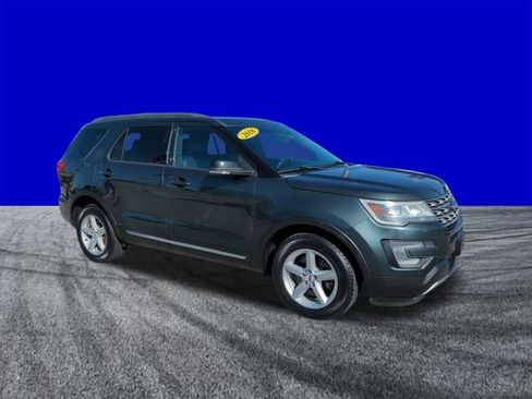 Used 2016 Ford Explorer XLT w/ Equipment Group 202A AWD/4WD image 2