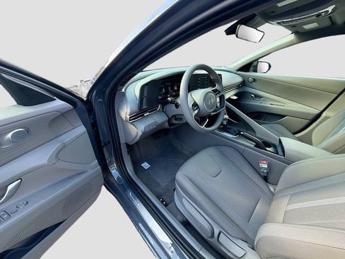 Certified 2026 Hyundai Elantra SE FWD image 21