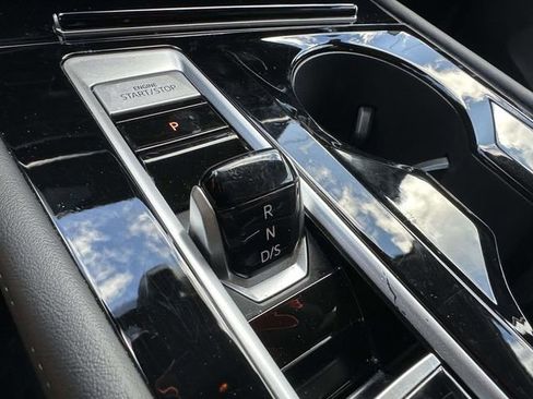 Used 2025 Volkswagen Atlas SE image 22