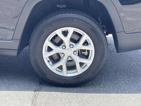 Certified 2023 Jeep Grand Cherokee L Limited AWD/4WD image 14