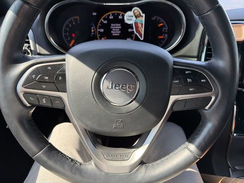 Used 2021 Jeep Grand Cherokee Laredo X image 10