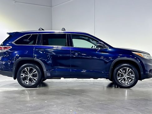 Used 2016 Toyota Highlander XLE AWD/4WD image 7
