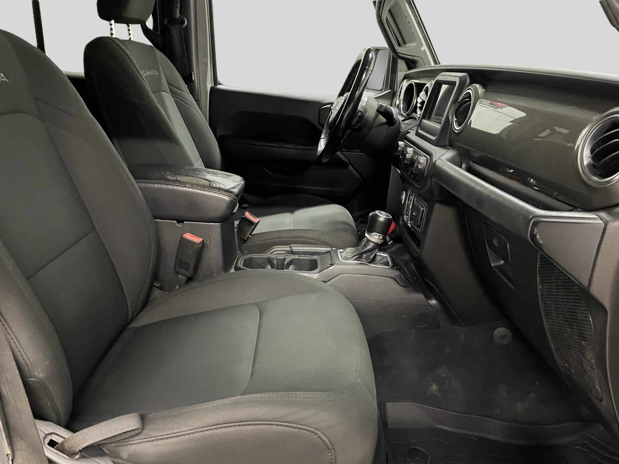 Used 2019 Jeep Wrangler Unlimited Sahara AWD/4WD image 15