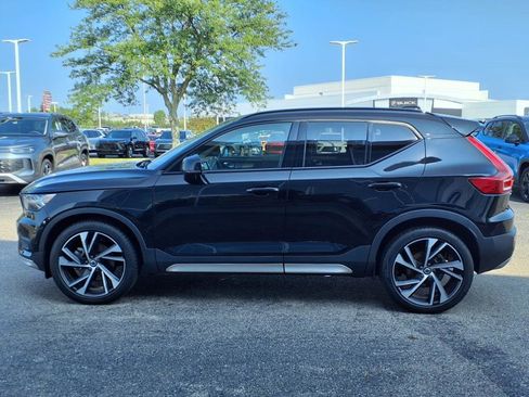 Used 2022 Volvo XC40 T5 R-Design w/ Advanced Package image 3