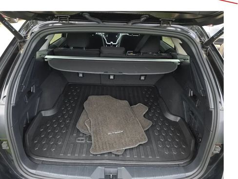 Used 2025 Subaru Outback Premium AWD/4WD image 13