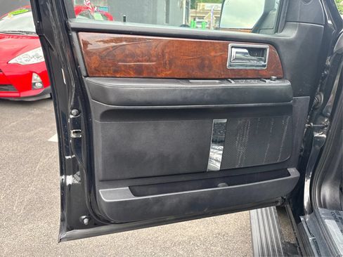 Used 2015 Lincoln Navigator 4WD image 20